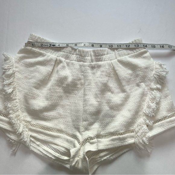 Suboo Women's Shorts Castaway Fringing Lattice Detailing White Size 6. - Picture 6 of 8